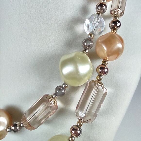 Vintage 2 Layer Peach and Yellow Beaded Gold Toned Stamped Japan Necklace - Picture 7 of 7